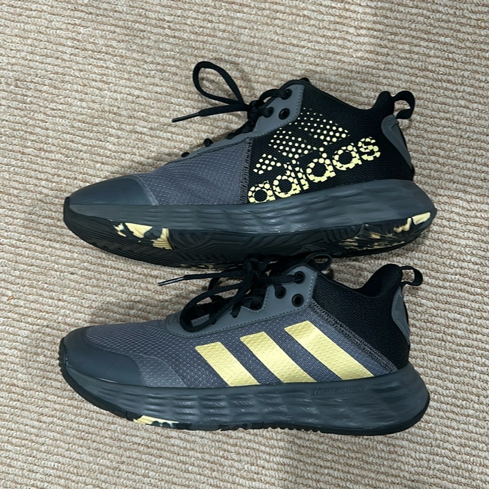 Adidas Men’s size 8 Basketball Shoes